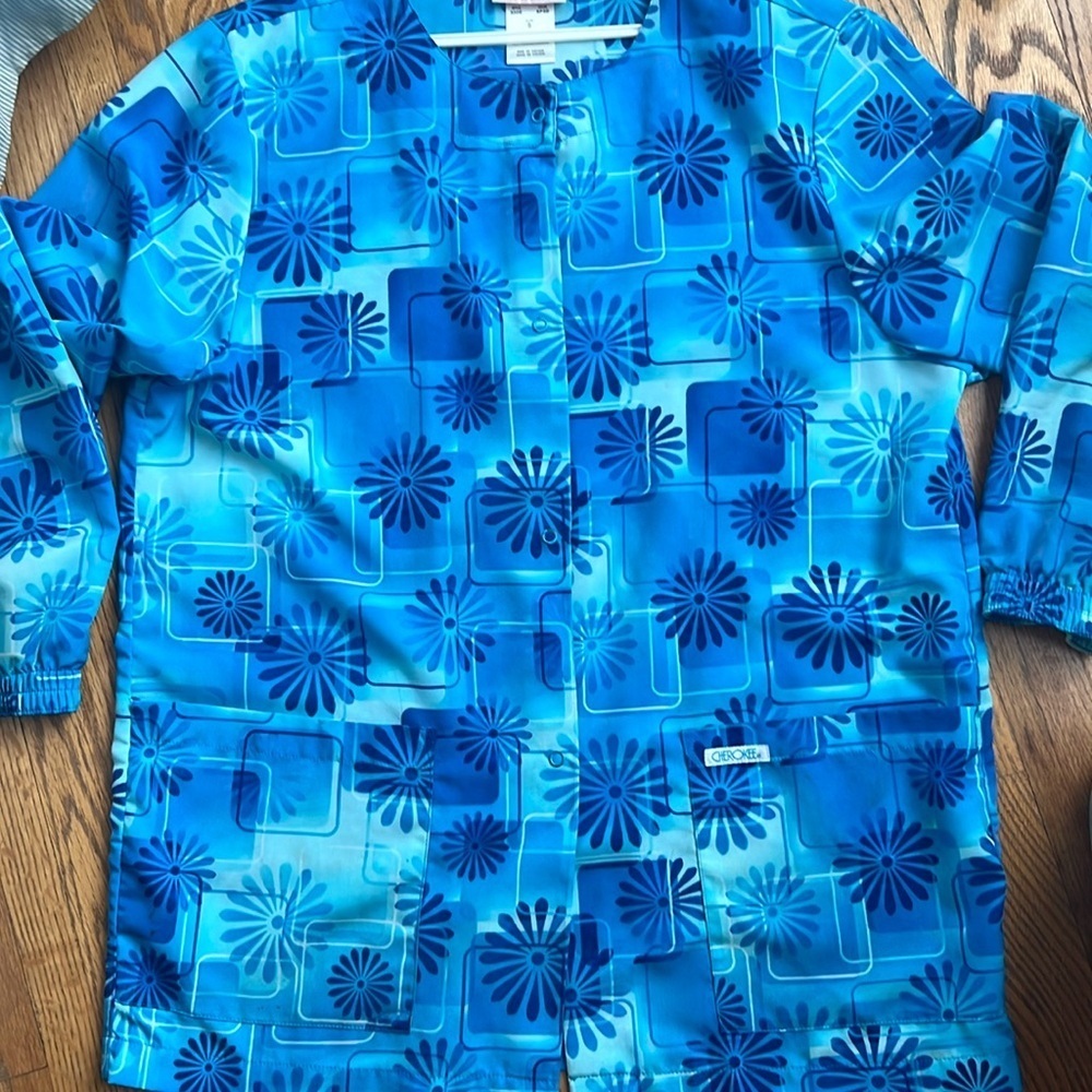 Cherokee blue/turquoise silky scrub jacket. 2pocket szS